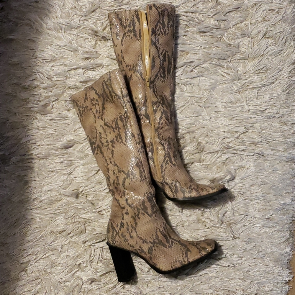SOLD🐍 Snakeskin print knee high boots